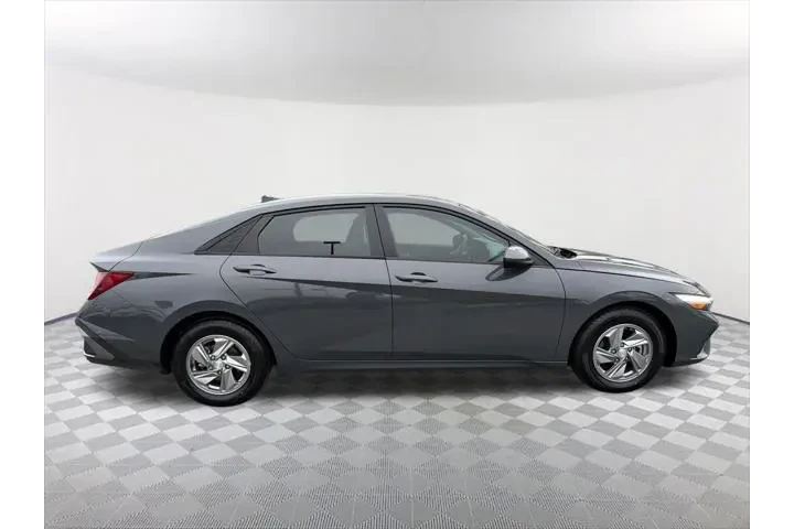 $19391 : Hyundai ELANTRA 2024 SE 4dr image 4
