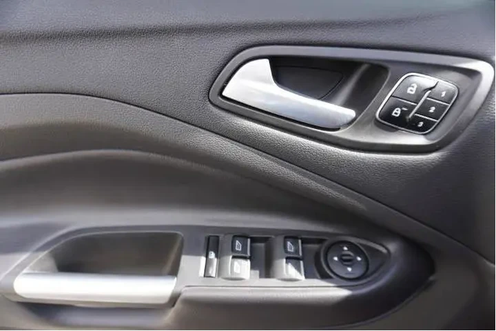 $13688 : Ford Escape 2017 Titanium 4d image 9