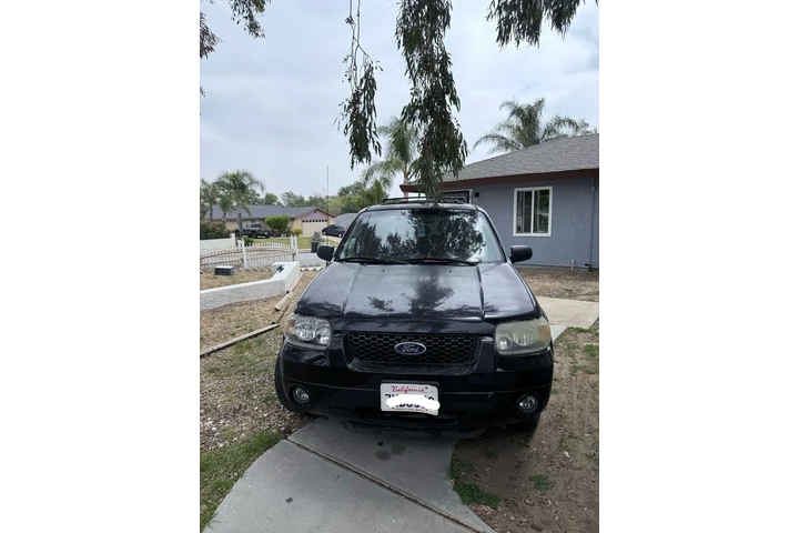 $2800 : 2006 ford escape image 1