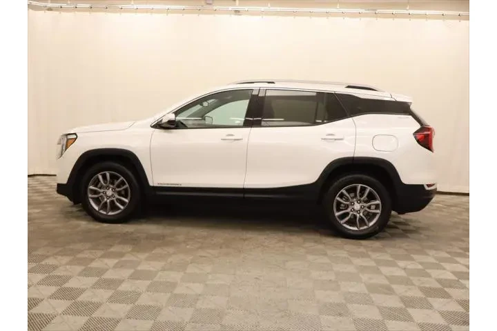 $19986 : GMC Terrain 2023 AWD SLT 4dr image 2
