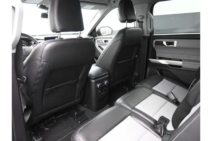 $23719 : Ford Explorer 2022 XLT 4dr S image 2