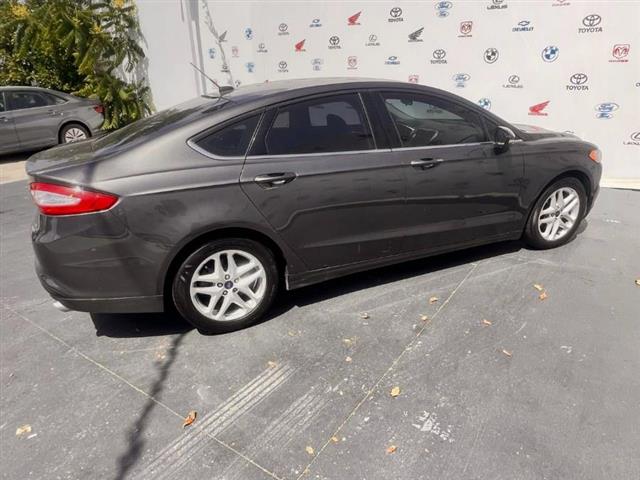 $12995 : Used 2016 Fusion 4dr Sdn SE F image 2