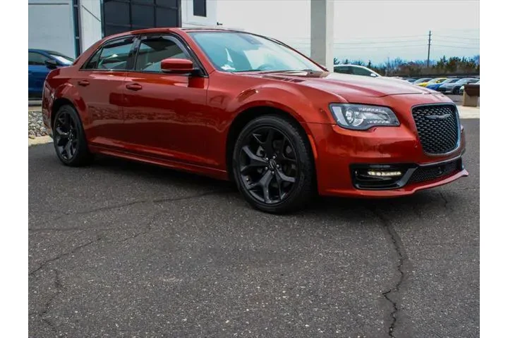 $31990 : Chrysler 300 2021 S V8 4dr S image 3