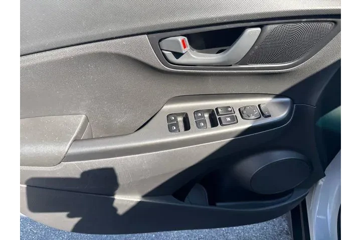 $21965 : Hyundai KONA 2023 AWD SEL 4d image 9