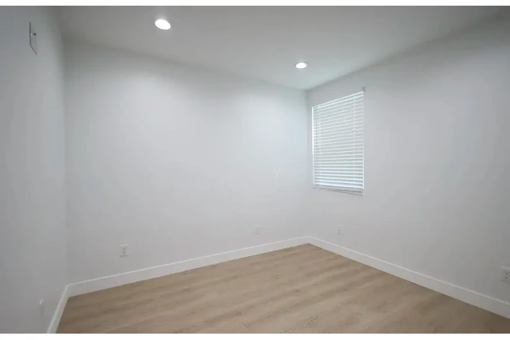 $2200 : 3Bed 2Bath Apt in koreatown image 4