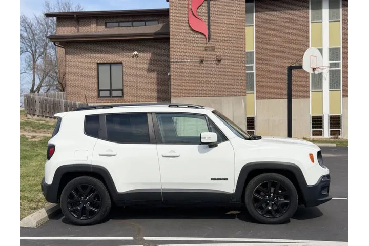 $8999 : 2018 Renegade Latitude image 5