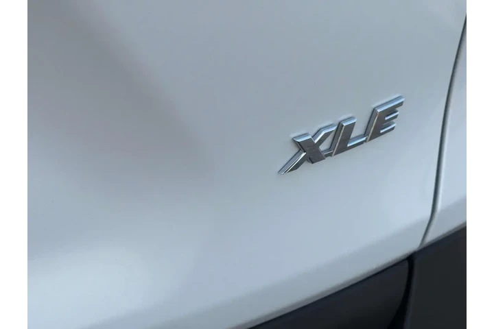 $34980 : Toyota RAV4 2023 XLE Premium image 2