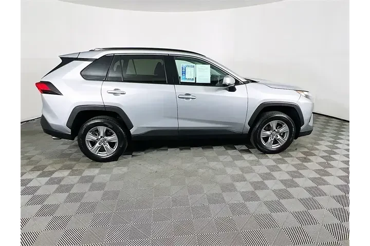 $25800 : Toyota RAV4 2024 XLE 4dr SUV image 8