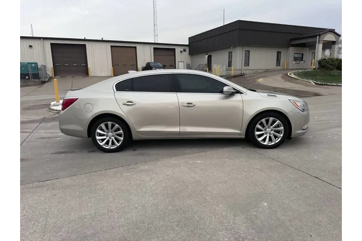 $11900 : 2015 LaCrosse Leather image 8