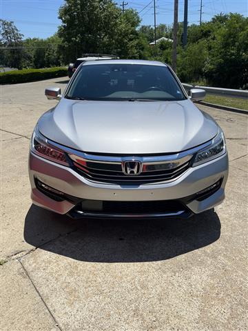 $9000 : 2017 Honda Accord Touring V6 image 1