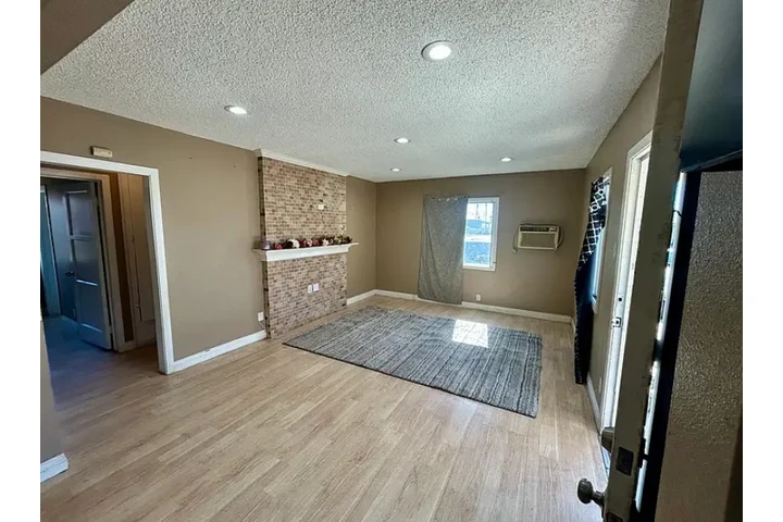 $1850 : Lovely home 4 rent image 2