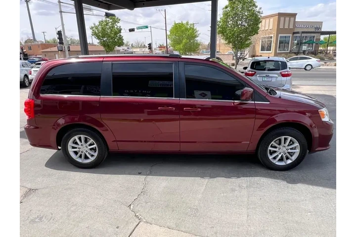 2019 Grand Caravan SXT image 4