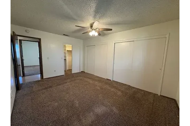 $1000 : Move in ready home image 2