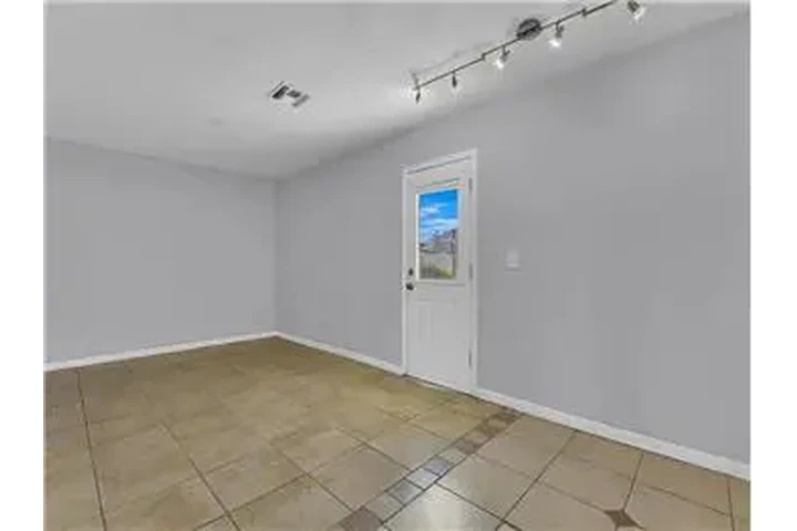 $1000 : Rental property with 2 bedro image 10