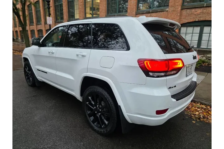 $20500 : 2019 Grand Cherokee Altitude image 5