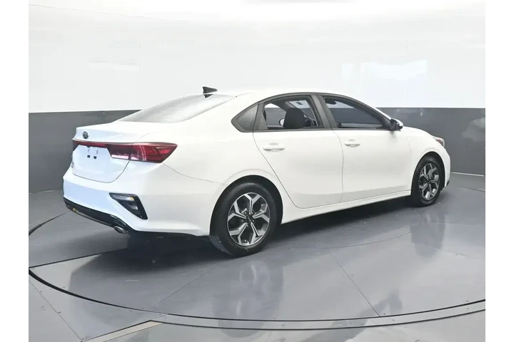 $11622 : Kia Forte 2019 LXS 4dr Sedan image 6