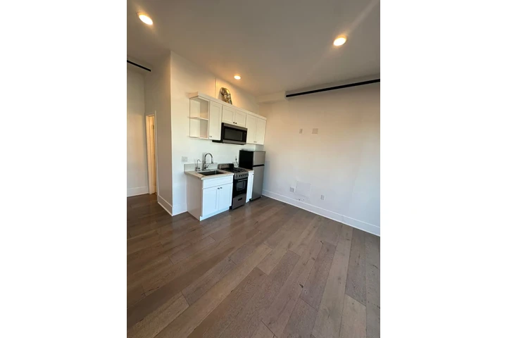 $2000 : Estudio en renta santa ana image 6