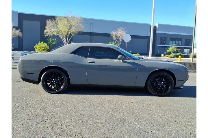 $15900 : Dodge Challenger 2018 SXT 2d image 6