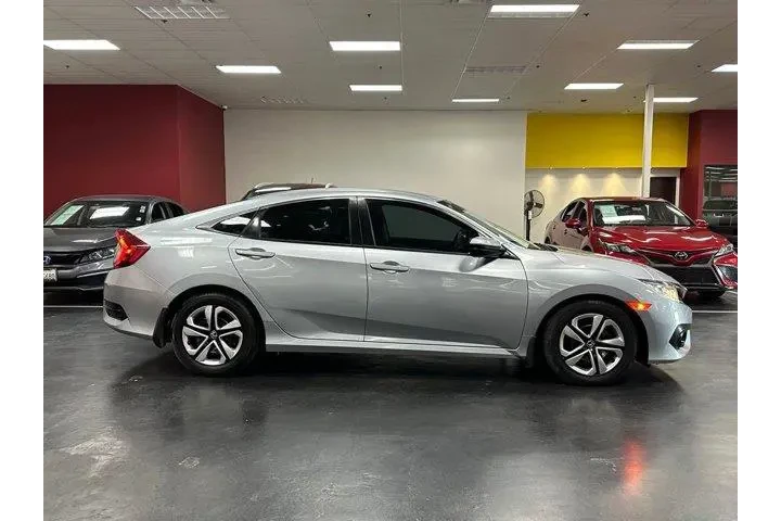 $17801 : Honda Civic 2018 LX 4dr Seda image 9