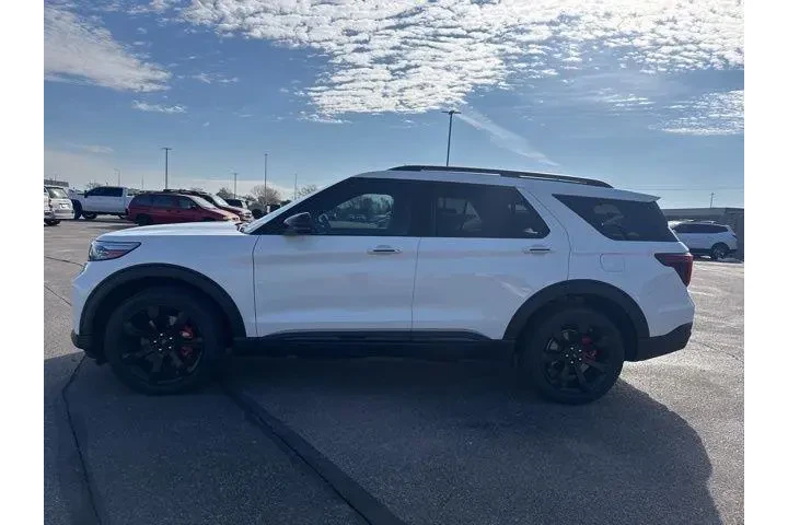 $38982 : Ford Explorer 2022 AWD ST 4d image 4