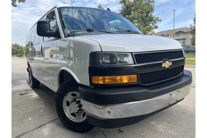 $13997 : 2019 Express 2500 image 3