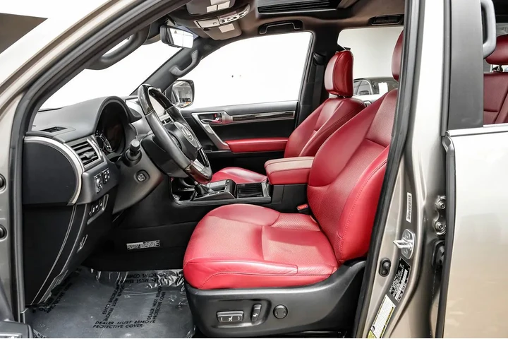 $56490 : 2023 GX 460 Luxury 4WD image 5