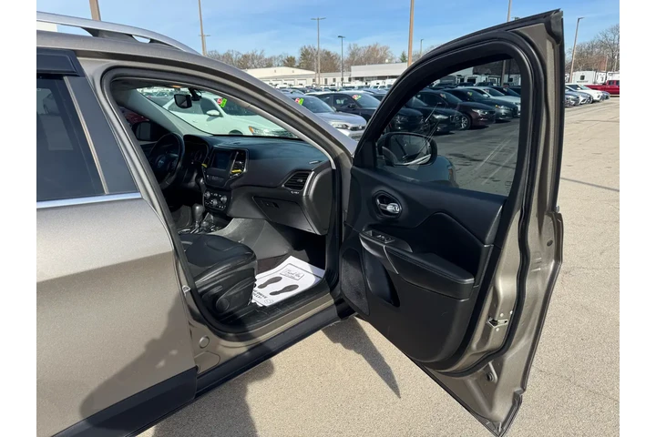 $8980 : 2019 Cherokee Latitude Plus image 8