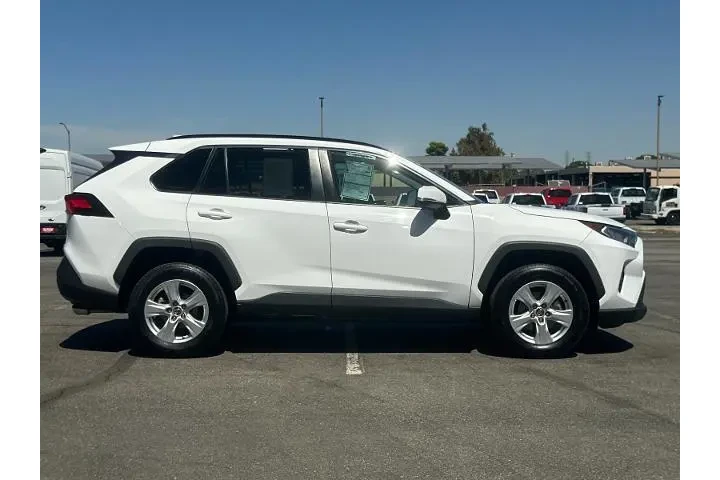 $25410 : Toyota RAV4 2021 XLE 4dr SUV image 2