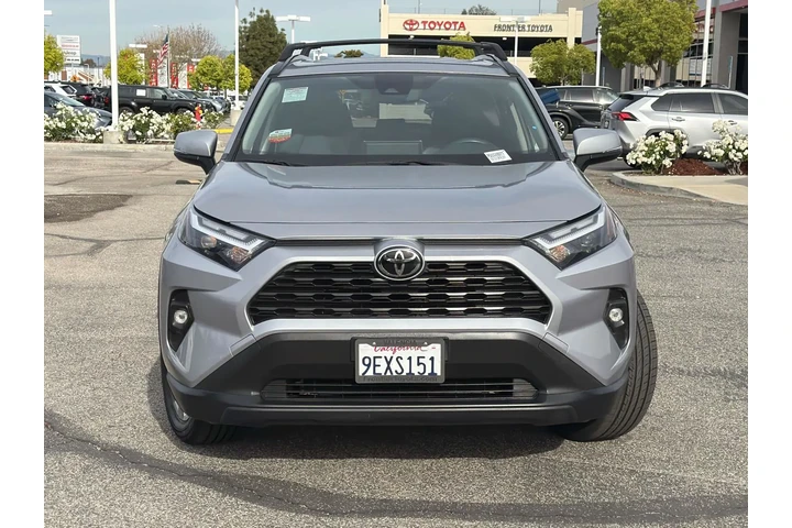 $31680 : Toyota RAV4 2023 XLE Premium image 2