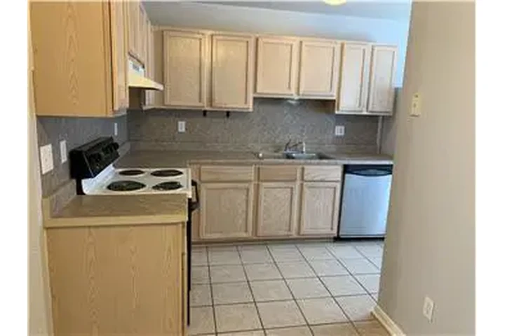 $800 : Rental property with 2 bedro image 10