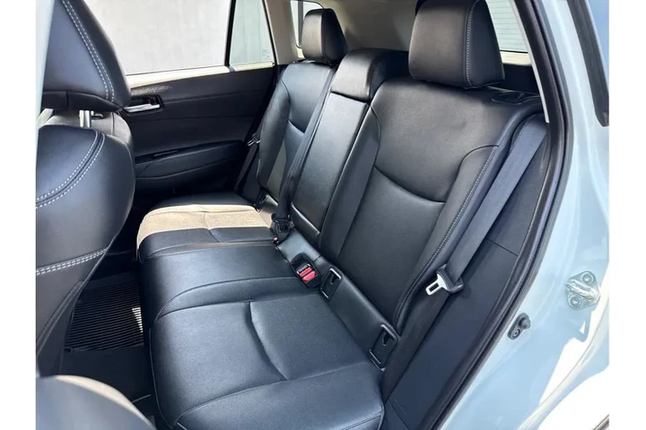 2023 Toyota Corolla Cross XLE image 7