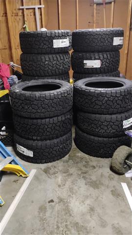 $1000 : Llantas 33x12.50R20 image 2