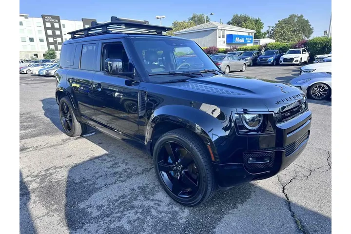 $73910 : 2022 Defender V8 image 5