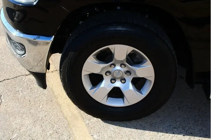 $30000 : Ram 1500 2023 4x2 Big Horn 4 image 4