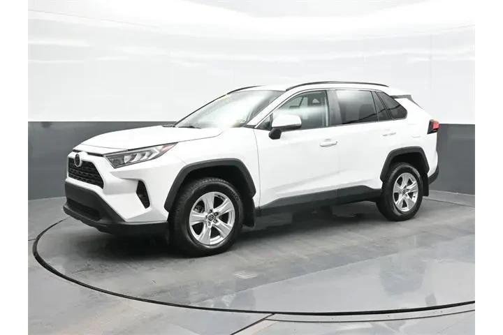 $25244 : Toyota RAV4 2021 AWD XLE 4dr image 5