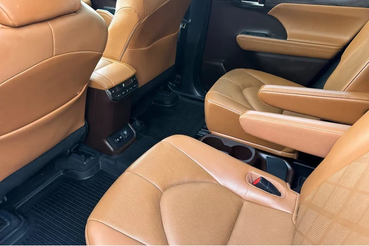 $38900 : Toyota Highlander Hybrid 202 image 7