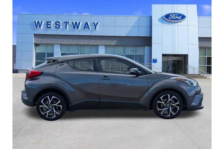 $17243 : Toyota C-HR 2019 XLE 4dr Cro image 3