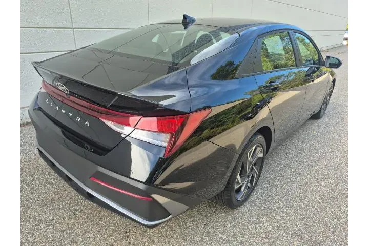 $20000 : Hyundai ELANTRA 2025 SEL Spo image 7