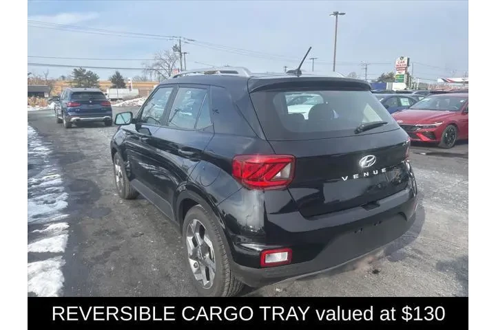 $19995 : Hyundai VENUE 2025 SEL 4dr C image 4