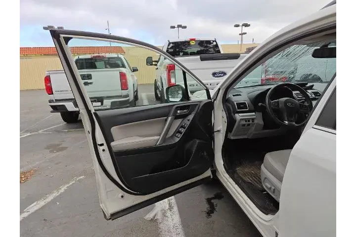 $17085 : Subaru Forester 2016 AWD 2.5 image 5
