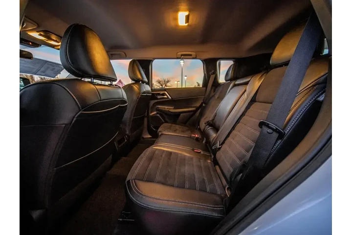 $25988 : Mitsubishi Outlander PHEV 20 image 10