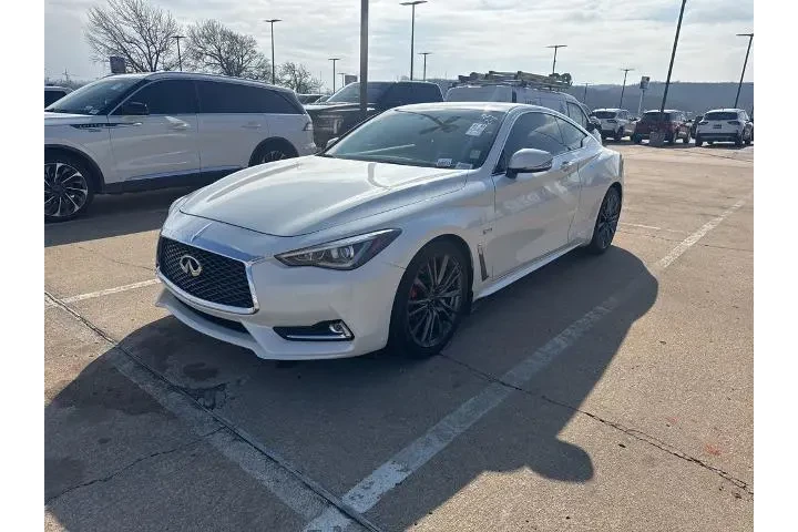 $25322 : INFINITI Q60 2017 Red Sport image 10