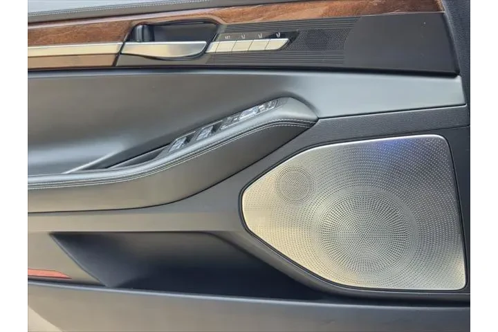 $23993 : Genesis G90 2017 5.0 Ultimat image 8
