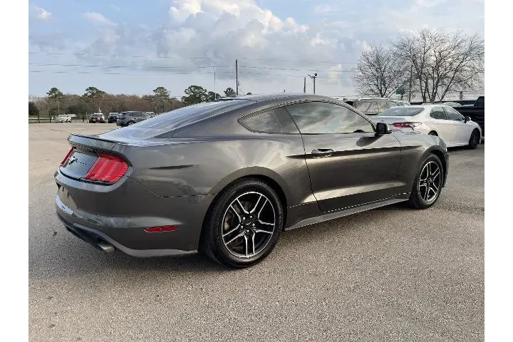 $15988 : Ford Mustang 2018 EcoBoost P image 2