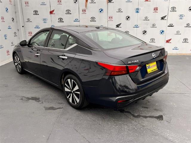 $18995 : Used 2021 Altima 2.5 SV Sedan image 5