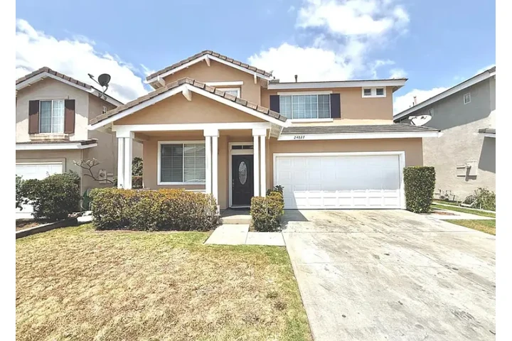 $2495 : Casa De Renta En Carson, CA image 1