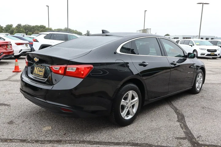 $15988 : 2022 Malibu LS image 4