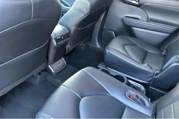 $30063 : Toyota Highlander 2022 XLE 4 image 9