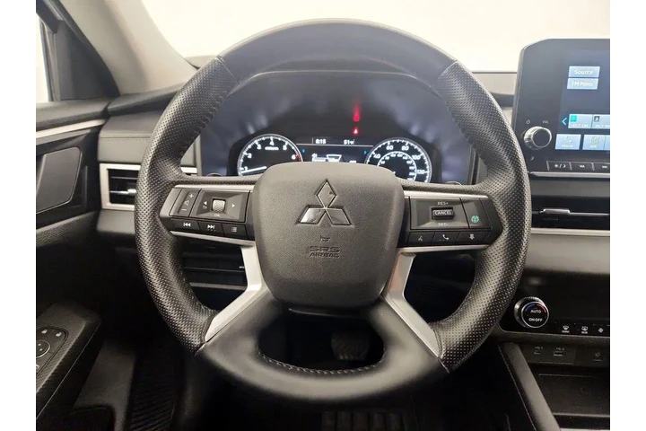 $26998 : Mitsubishi Outlander 2024 SE image 10