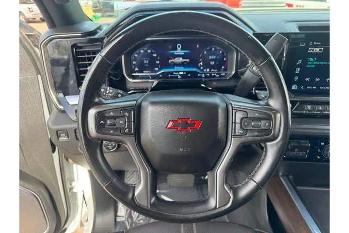 Chevrolet Silverado 2500HD 2 image 9